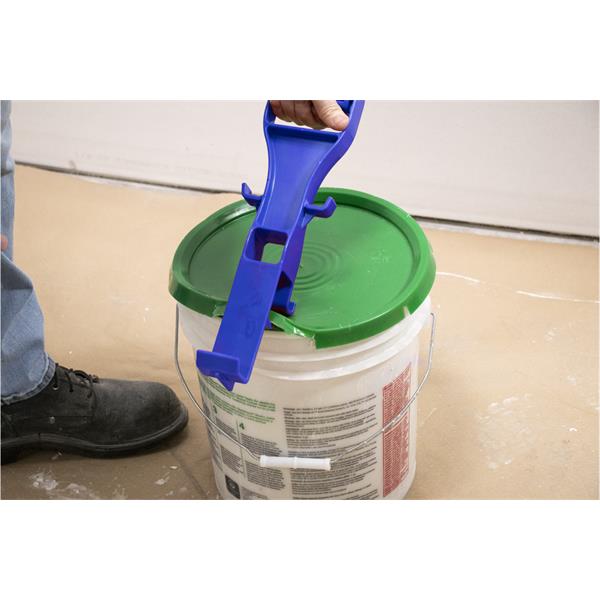 Person using MARSHALLTOWN Lift Lender™ to lift a bucket lid